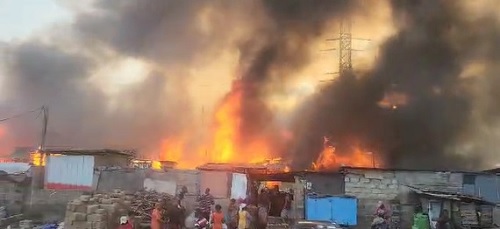 Fire destroys shops, kiosks at Kwame Nkrumah Circle behind VVIP station