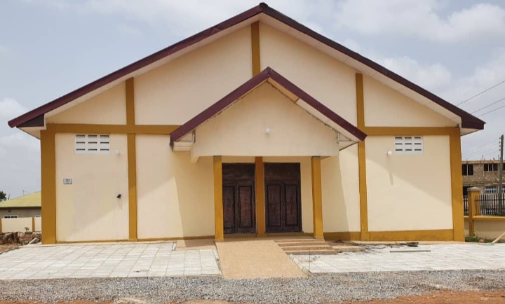 Police officers closes down the Assemblies of God church in Kumasi.