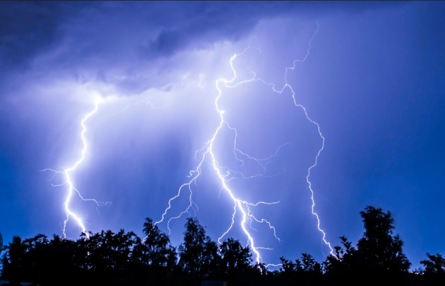 Lightning strike kills man, injures six at funeral rite in Pai-Katanga