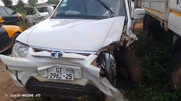 Nine injured after Sienta and pickup collide at Awaso