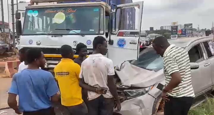 A/R: Three critically injured after trailer ploughs into 8 vehicles at Asokwa