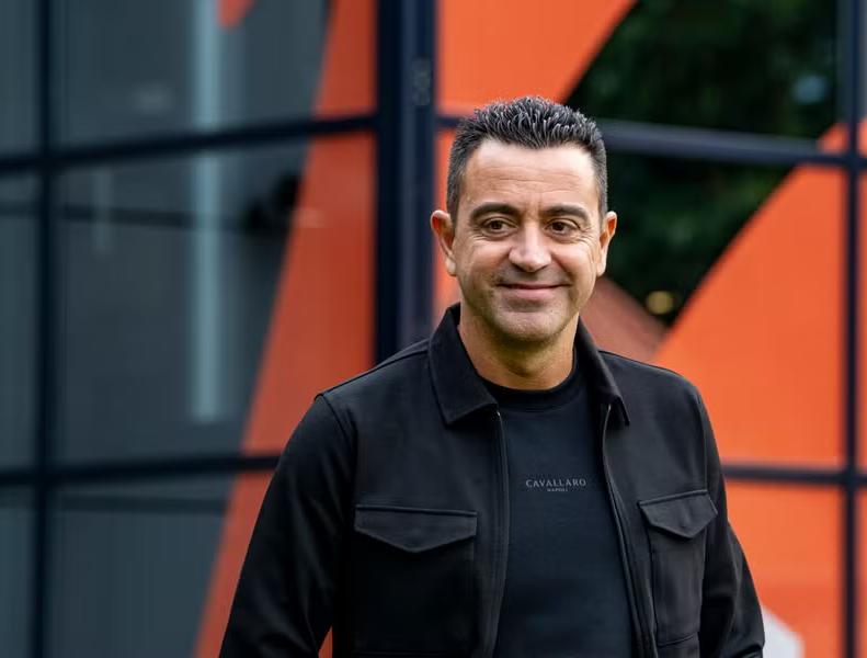 Xavi announces first Netherlands squad as Zechiel and Van Bommel debut